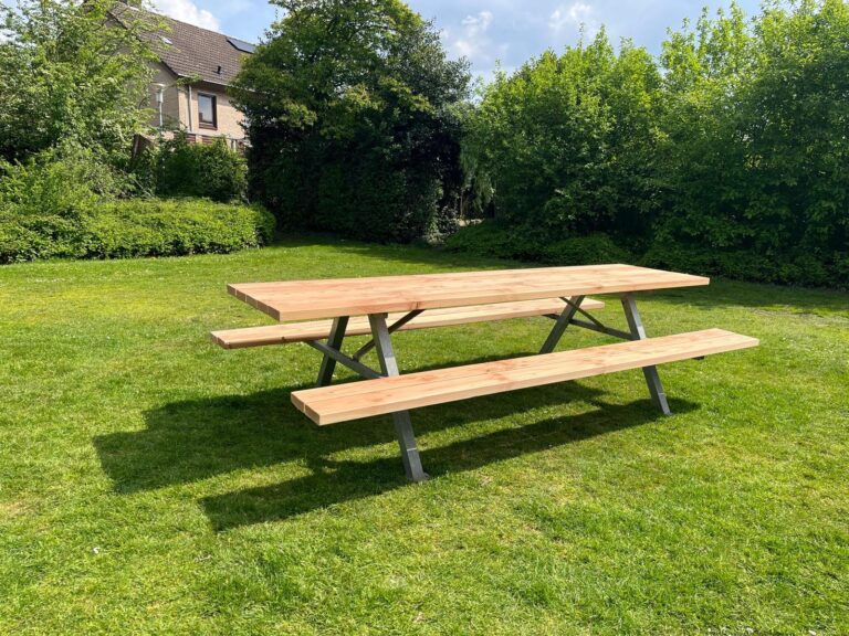 De nieuwe picknicktafel